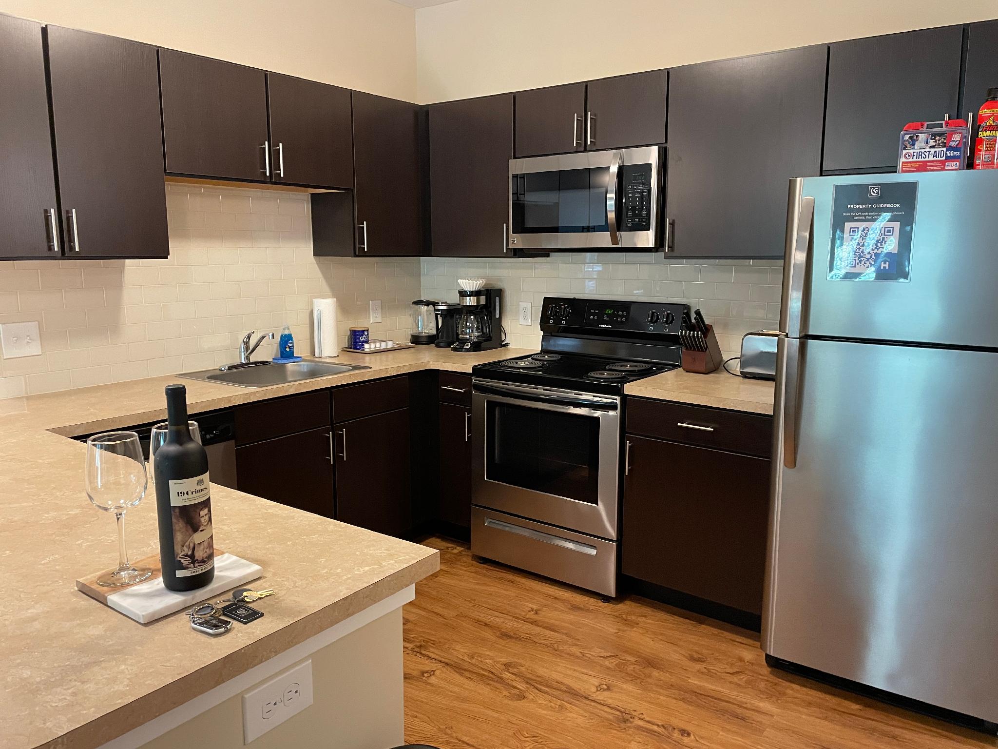 A fully stocked kitchen in a furnished apartment near New Albany Ohio with counter stools and decor