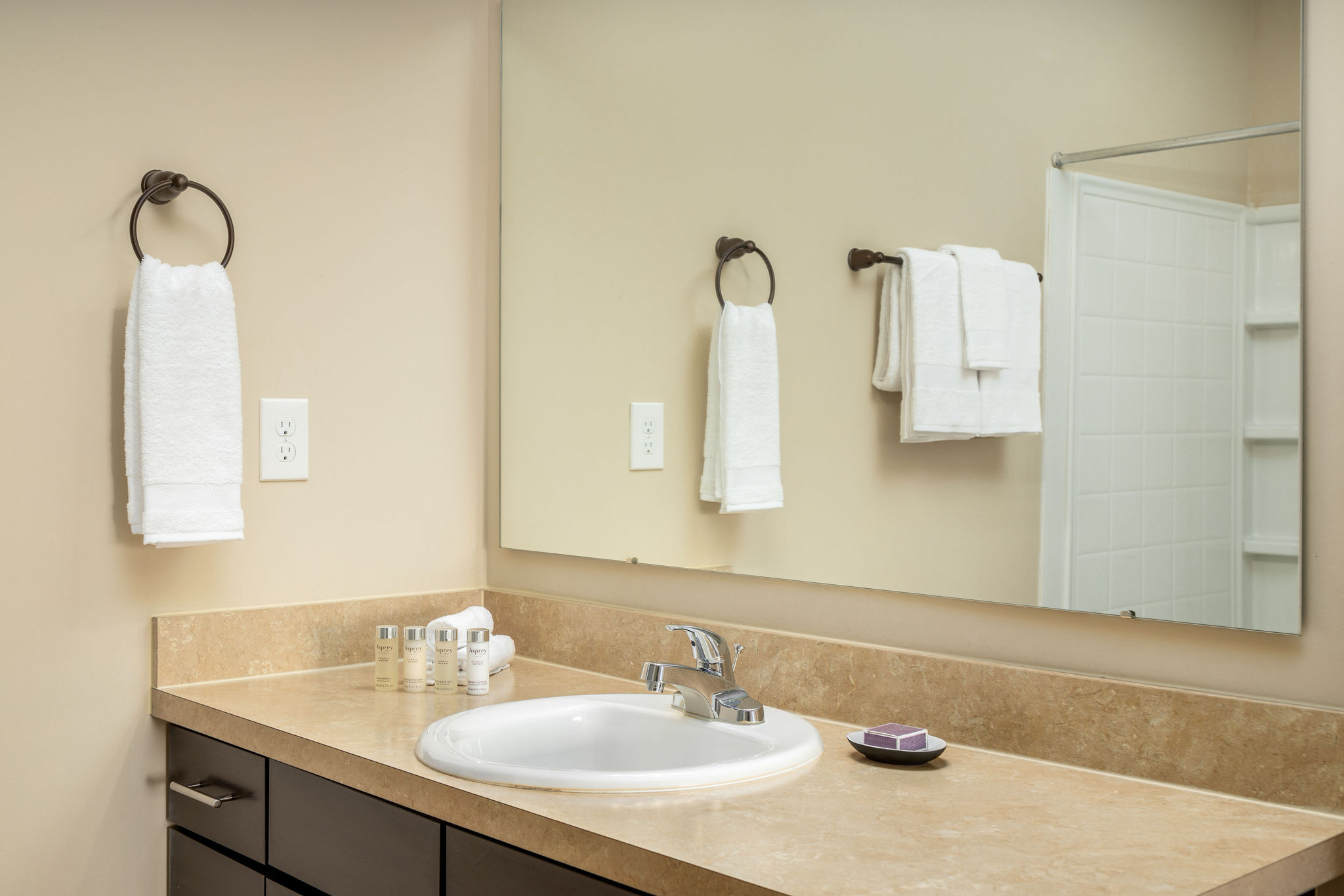 Bathroom vanity with clean towels hanging from towel racks in a furnished apartment near New Albany Ohio