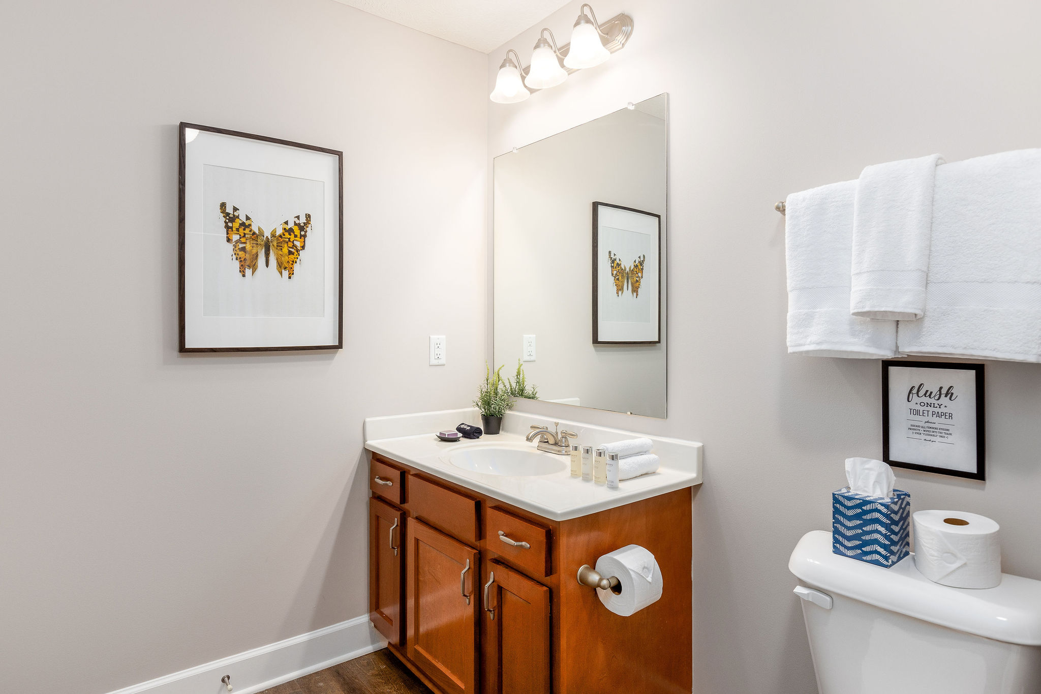 A bathroom vanity with a mirror in a furnished apartment in Westerville Ohio