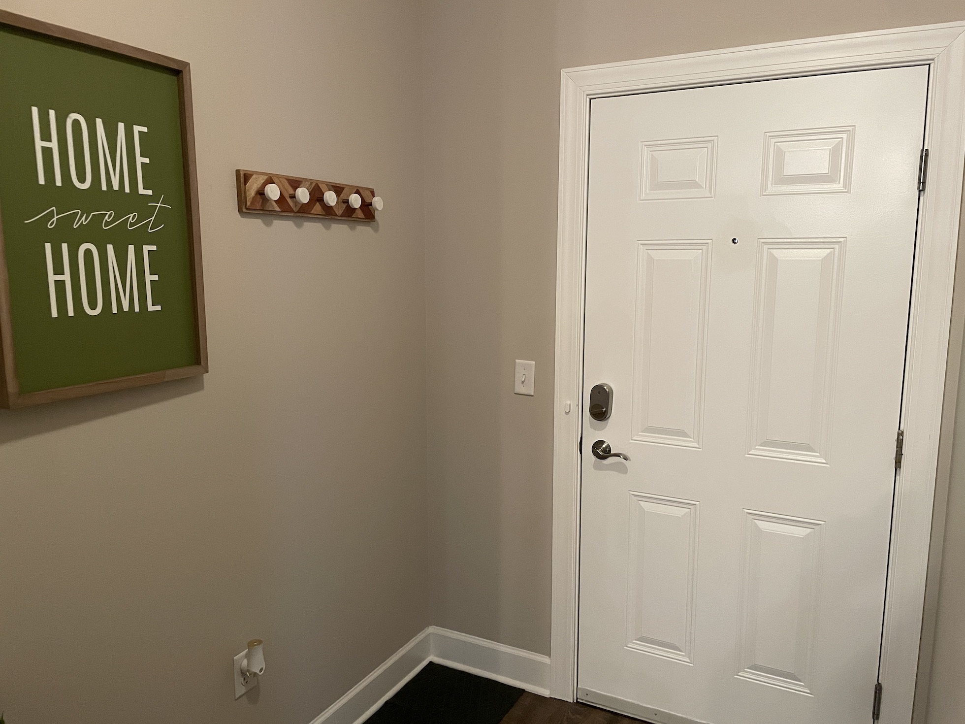 The entry of a furnished apartment in Westerville Ohio